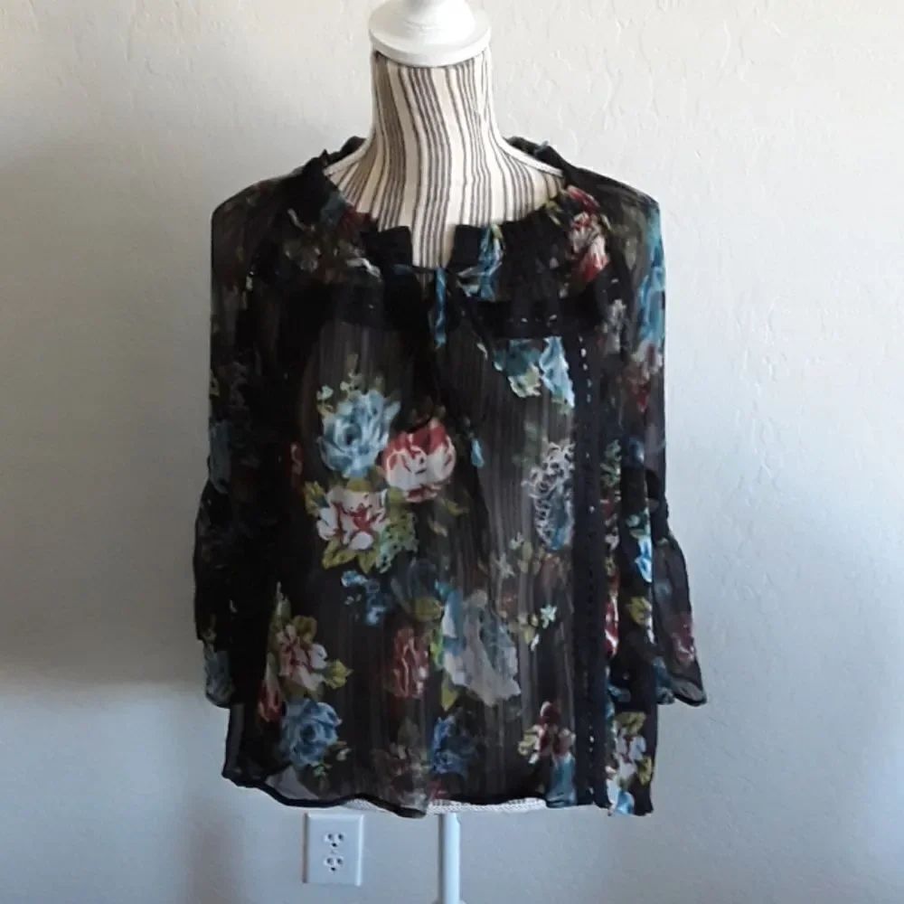 BKE Boutique Black Boho Floral Semi Sheer Hi Lo Style Top Contemporary Feminine